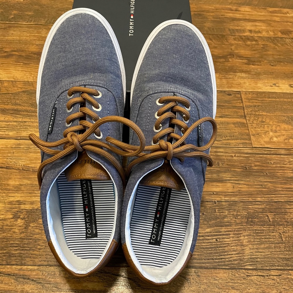 Men’s Tommy Hilfiger Shoes size 10